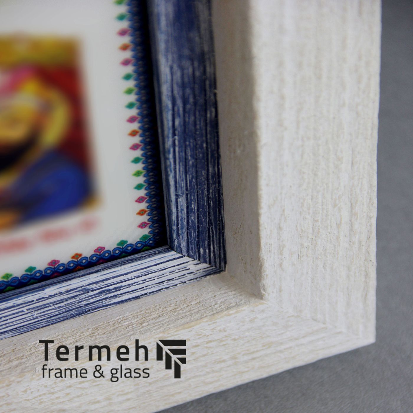 Double frame corner detail